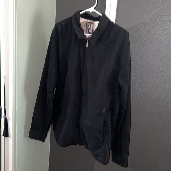 Volcom, black mens zip up bomber jacket, size XL